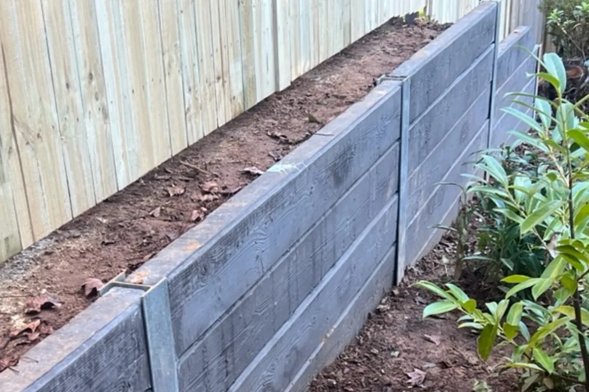 Concrete sleeper retaining wall with galvanized steel posts